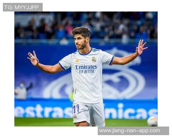 足球巨星潮流穿搭迷彩服造型集锦展现个性与力量 足球巨星潮流穿搭迷彩服造型集锦展现个性与力量