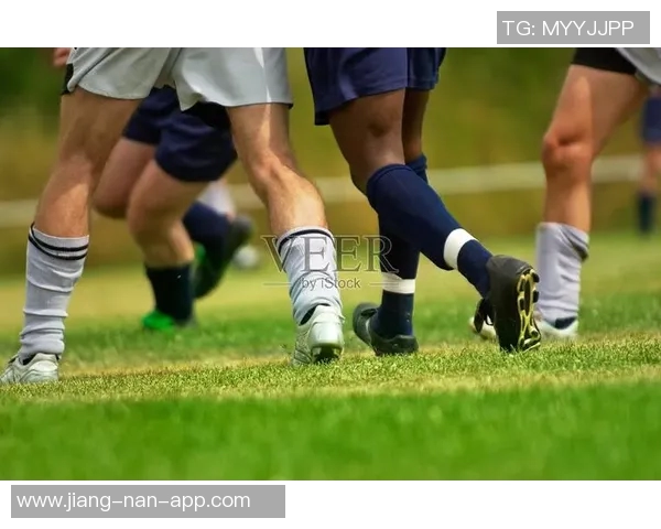 足球巨星小腿肌肉力量与爆发力展现运动之美 足球巨星小腿肌肉力量与爆发力展现运动之美