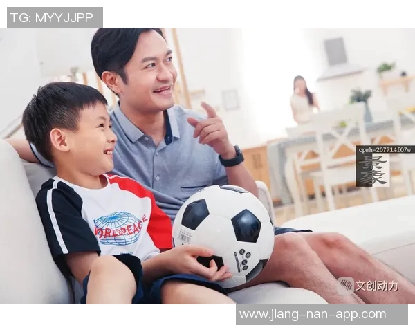 足球明星亲自带娃全程照料 展现父爱与运动员的另一面 足球明星亲自带娃全程照料 展现父爱与运动员的另一面