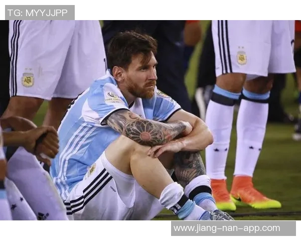 足球赛场泪洒现场的球星背后隐藏的感人故事与坚韧精神 足球赛场泪洒现场的球星背后隐藏的感人故事与坚韧精神