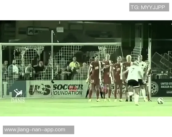 震撼登场!全球足球球星出场仪式精彩瞬间盘点与背后故事揭秘 震撼登场!全球足球球星出场仪式精彩瞬间盘点与背后故事揭秘